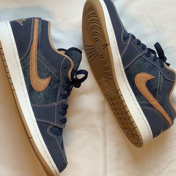 Nike Air Jordan 1 Low SE. NWOT size 8.5 - Picture 16 of 16